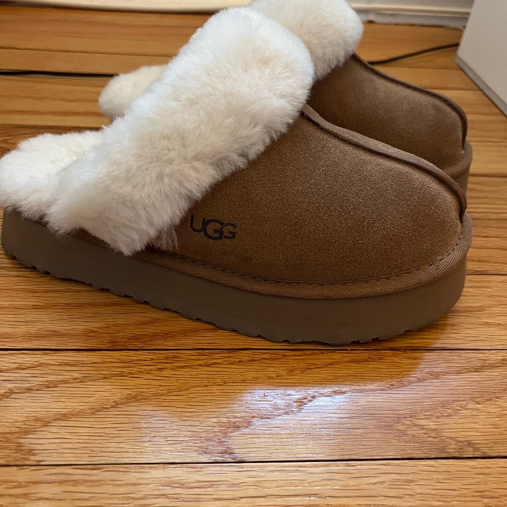 Ugg Disquette slipper women’s size 7 in chestnut